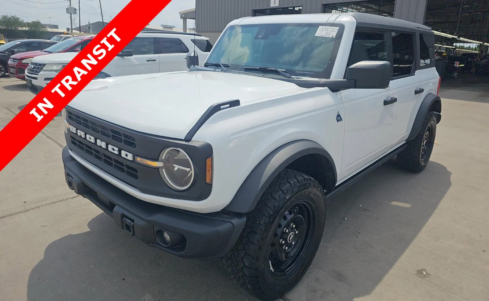 White 2023 Ford Bronco Black Diamond for sale in Alvin, TX