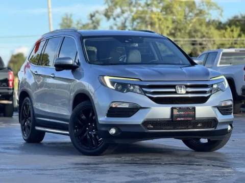 Photos of 2017 Honda Pilot Touring for sale in Alvin, TX at Auto Boutique Texas