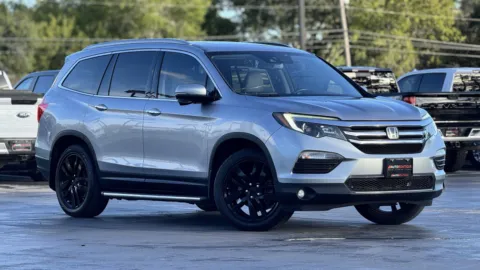 Silver 2017 Honda Pilot Touring for sale in Alvin, TX