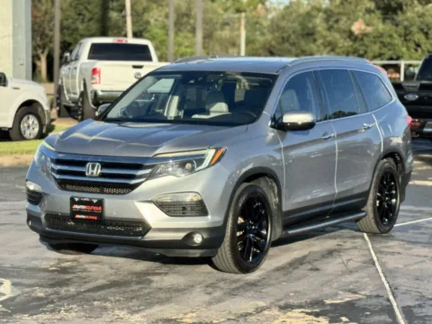 More photos of 2017 Honda Pilot Touring at Auto Boutique Texas, TX
