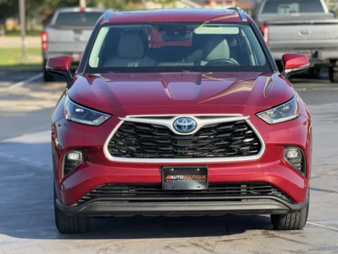 More photos of 2021 Toyota Highlander Hybrid XLE at Auto Boutique Texas, TX