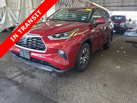 Red 2021 Toyota Highlander Hybrid XLE for sale in Alvin, TX