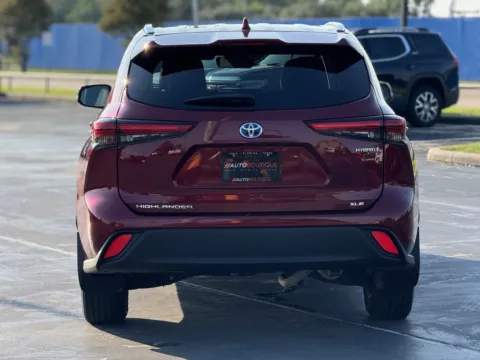More photos of 2021 Toyota Highlander Hybrid XLE at Auto Boutique Texas, TX
