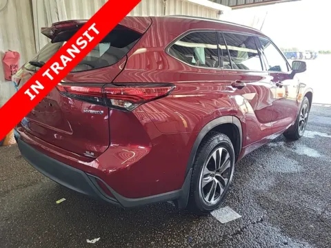 More photos of 2021 Toyota Highlander Hybrid XLE at Auto Boutique Texas, TX