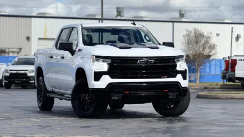 White 2024 Chevrolet Silverado 1500 LT Trail Boss for sale in Alvin, TX