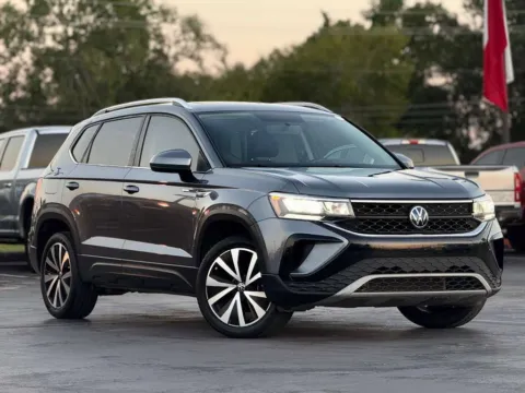 Photos of 2022 Volkswagen Taos SE for sale in Alvin, TX at Auto Boutique Texas