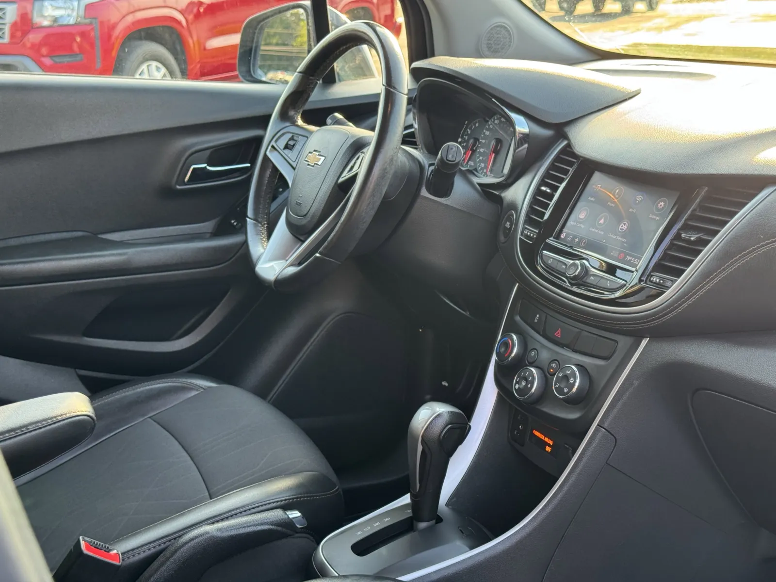2022 Chevrolet Trax LT - Photo 11