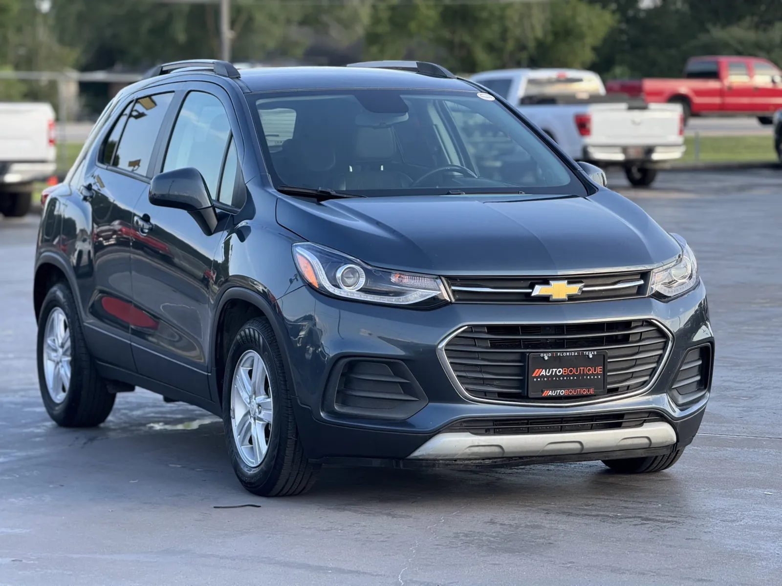 2022 Chevrolet Trax LT - Photo 2