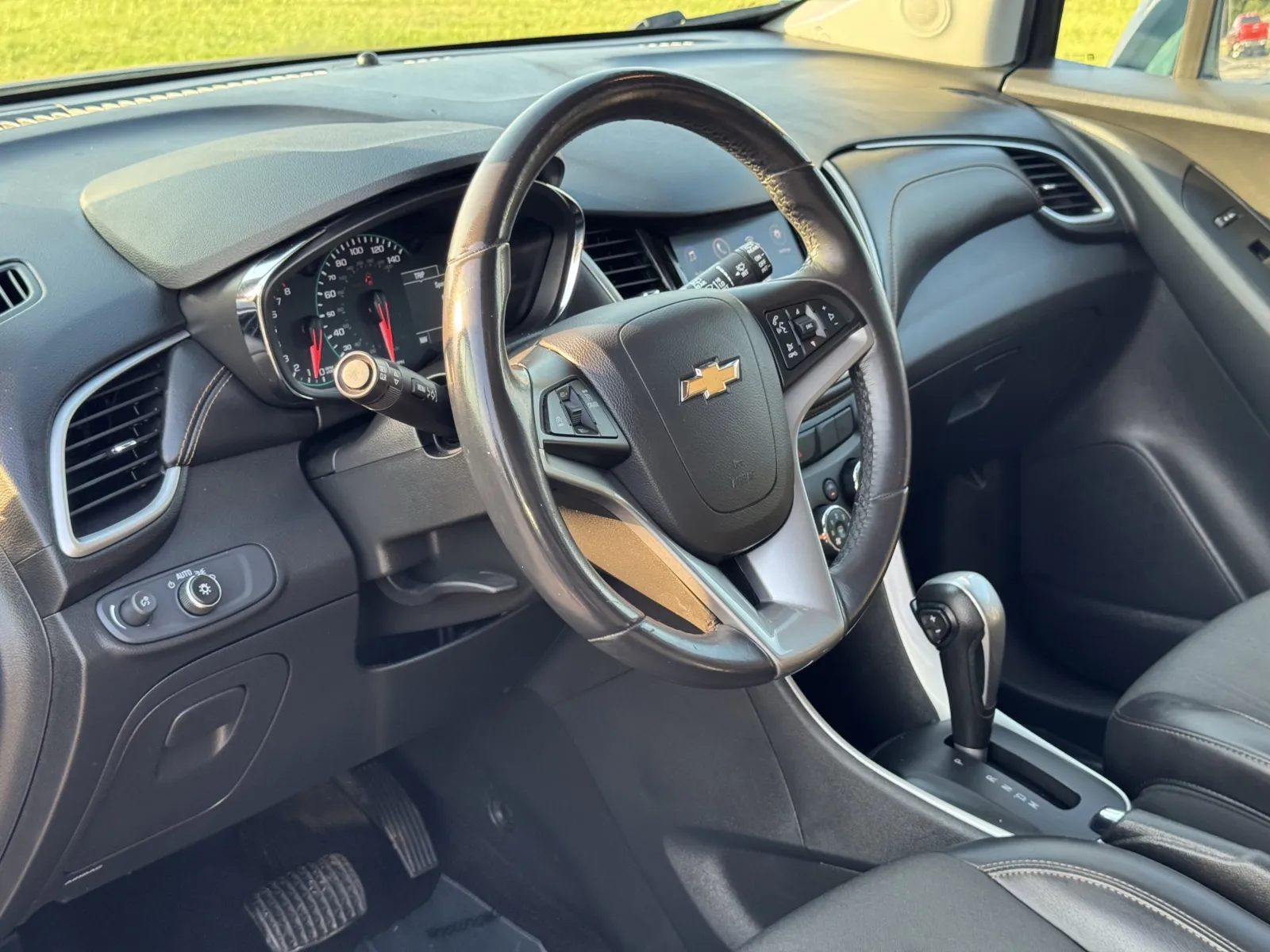 2022 Chevrolet Trax LT - Photo 10