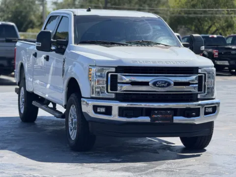 Photos of 2019 Ford Super Duty F-250 SRW XLT for sale in Alvin, TX at Auto Boutique Texas