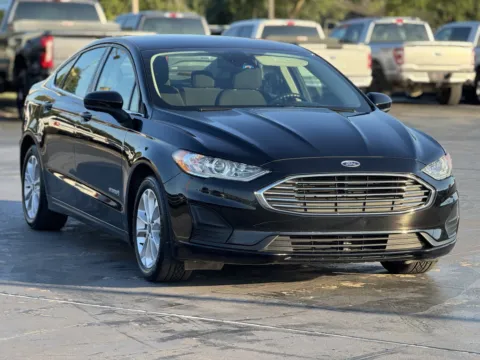 Photos of 2019 Ford Fusion Hybrid SE for sale in Alvin, TX at Auto Boutique Texas
