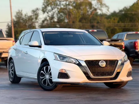 Photos of 2019 Nissan Altima 2.5 S for sale in Alvin, TX at Auto Boutique Texas