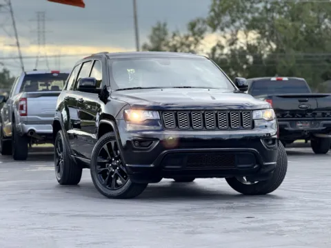 Photos of 2019 Jeep Grand Cherokee Altitude for sale in Alvin, TX at Auto Boutique Texas