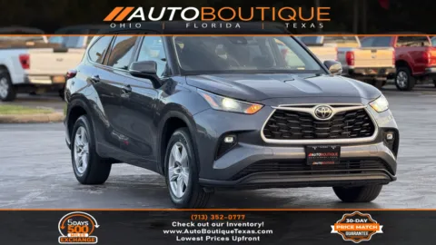 Gray 2023 Toyota Highlander LE for sale in Alvin, TX