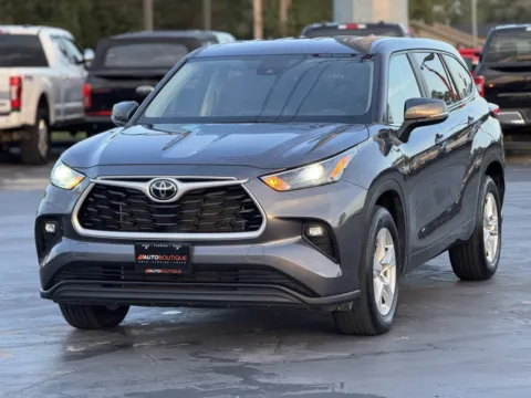 Another view of 2023 Toyota Highlander LE for sale in Alvin, TX at Auto Boutique Texas