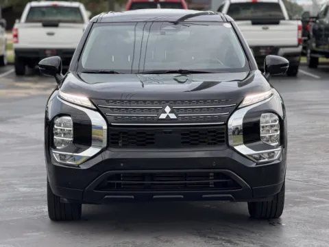 More photos of 2024 Mitsubishi Outlander SE Black Edition at Auto Boutique Texas, TX