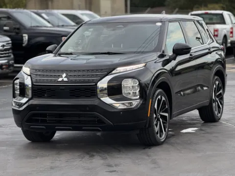 Another view of 2024 Mitsubishi Outlander SE Black Edition for sale in Alvin, TX at Auto Boutique Texas