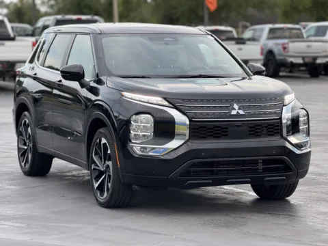 Photos of 2024 Mitsubishi Outlander SE Black Edition for sale in Alvin, TX at Auto Boutique Texas