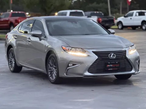 Photos of 2018 Lexus ES 350 for sale in Alvin, TX at Auto Boutique Texas