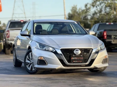Photos of 2020 Nissan Altima 2.5 S for sale in Alvin, TX at Auto Boutique Texas
