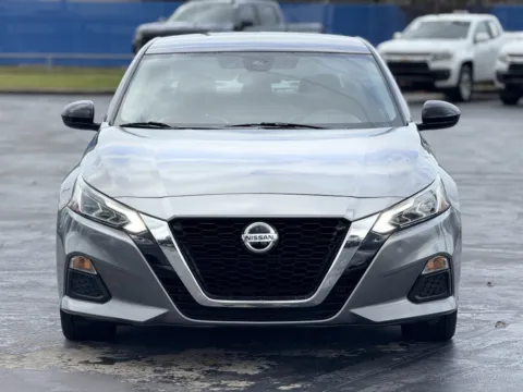 More photos of 2022 Nissan Altima 2.5 SR at Auto Boutique Texas, TX