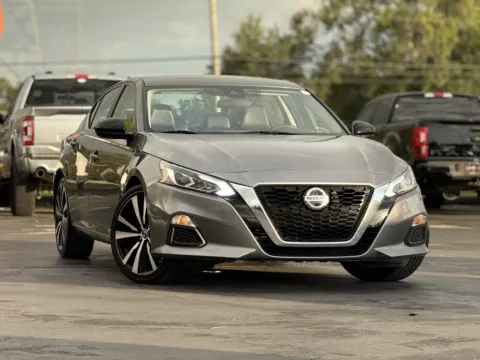 Photos of 2022 Nissan Altima 2.5 SR for sale in Alvin, TX at Auto Boutique Texas