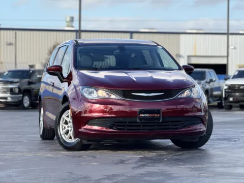 Photos of 2017 CHRYSLER PACIFICA T Touring for sale in Alvin, TX at Auto Boutique Texas