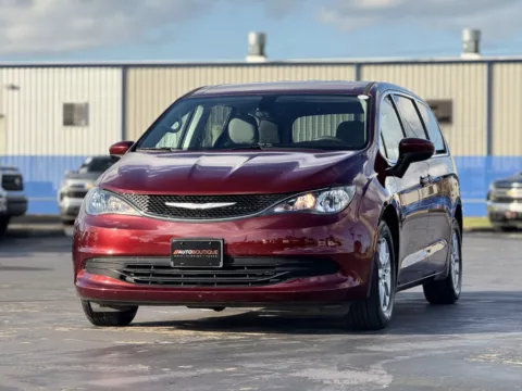 Another view of 2017 CHRYSLER PACIFICA T Touring for sale in Alvin, TX at Auto Boutique Texas