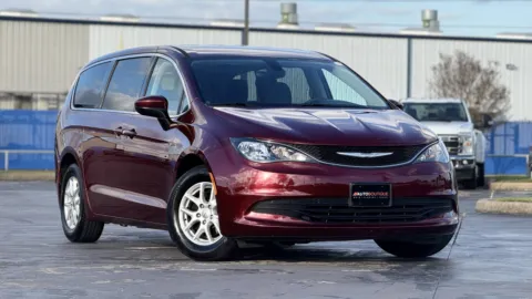 Silver 2017 CHRYSLER PACIFICA T Touring for sale in Alvin, TX