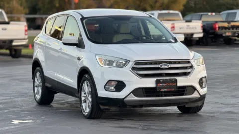White 2017 Ford Escape SE for sale in Alvin, TX