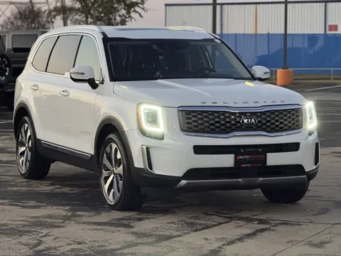 Photos of 2020 Kia Telluride EX for sale in Alvin, TX at Auto Boutique Texas
