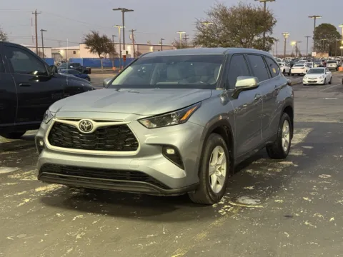 More photos of 2022 Toyota Highlander LE at Auto Boutique Texas, TX