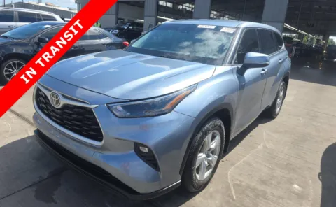 Gray 2022 Toyota Highlander LE for sale in Alvin, TX