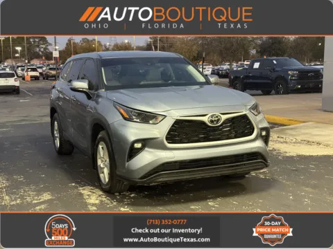 Gray 2022 Toyota Highlander LE for sale in Alvin, TX