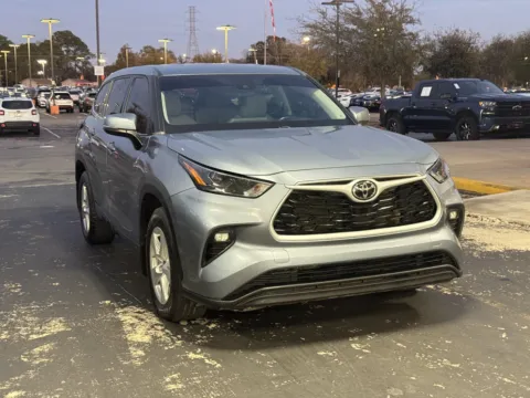Another view of 2022 Toyota Highlander LE for sale in Alvin, TX at Auto Boutique Texas