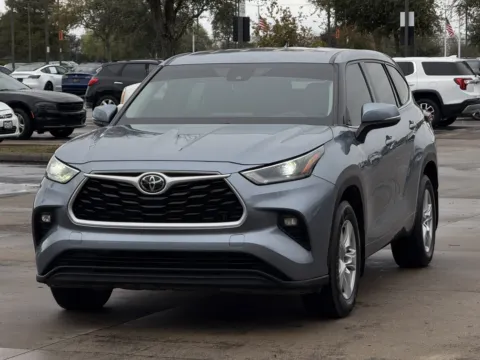 Another view of 2022 Toyota Highlander LE for sale in Alvin, TX at Auto Boutique Texas