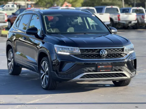 Photos of 2022 Volkswagen Taos SE for sale in Alvin, TX at Auto Boutique Texas