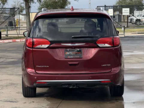 More photos of 2018 Chrysler Pacifica Limited at Auto Boutique Texas, TX