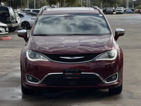 More photos of 2018 Chrysler Pacifica Limited at Auto Boutique Texas, TX