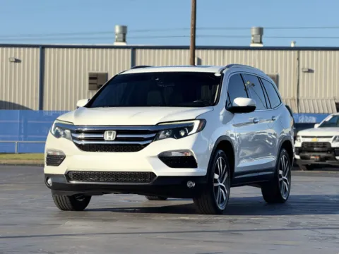 Another view of 2017 Honda Pilot Elite for sale in Alvin, TX at Auto Boutique Texas