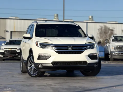 Photos of 2017 Honda Pilot Elite for sale in Alvin, TX at Auto Boutique Texas