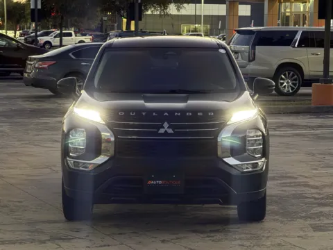 More photos of 2022 Mitsubishi Outlander ES at Auto Boutique Texas, TX