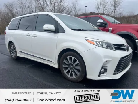 White 2018 Toyota Sienna XLE for sale in Athens, OH