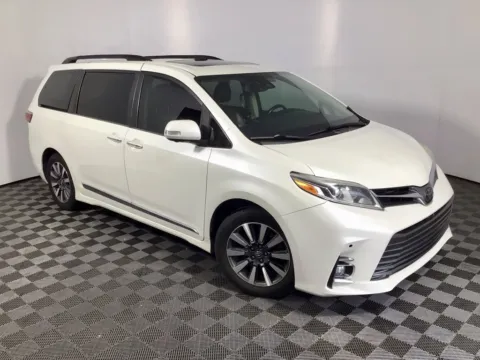 More photos of 2018 Toyota Sienna XLE at Don Wood Ford Lincoln, OH