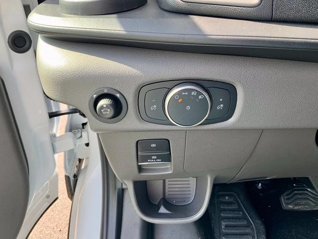 Ford Transit-250 photo 9