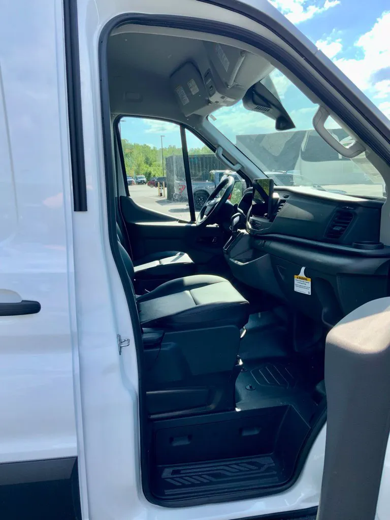 Ford Transit-250 photo 27