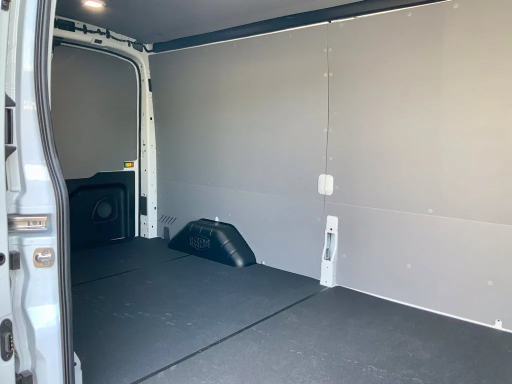 Ford Transit-250 photo 26