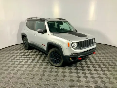 More photos of 2018 Jeep Renegade Trailhawk at Don Wood Ford Lincoln, OH