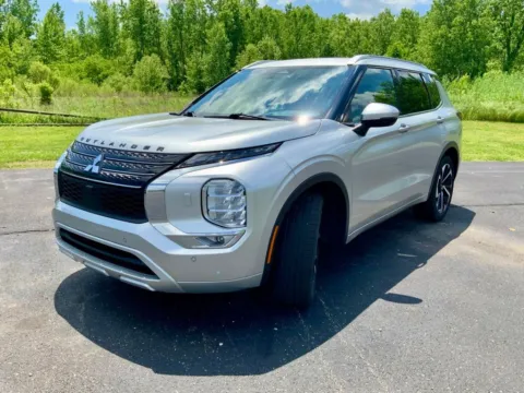 More photos of 2022 Mitsubishi Outlander SEL at Don Wood Ford Lincoln, OH