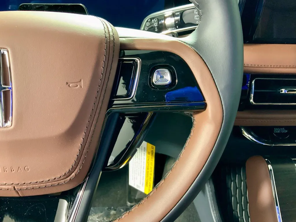 Lincoln Aviator photo 18